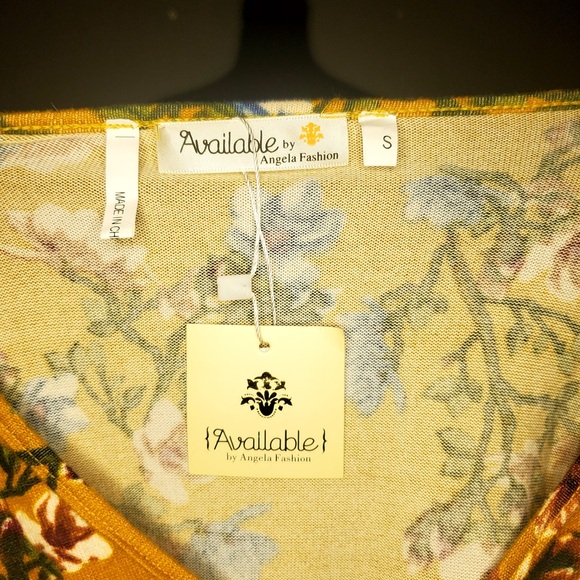 Available By Angela Fashion yellow flower  Size small Ladies Blouse NEW - Picture 3 of 5